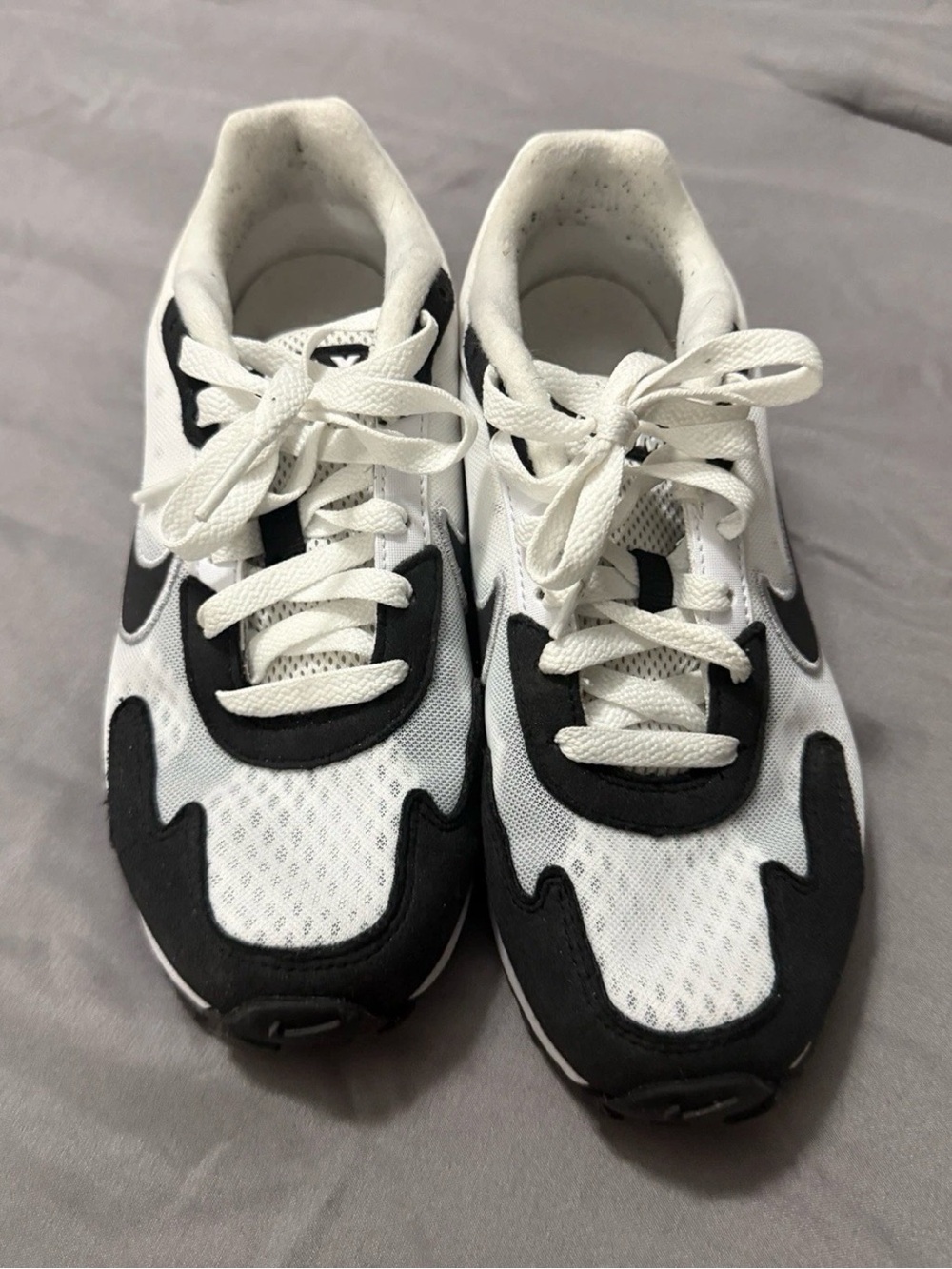 Nike White and Black Women's Athletic Sneakers